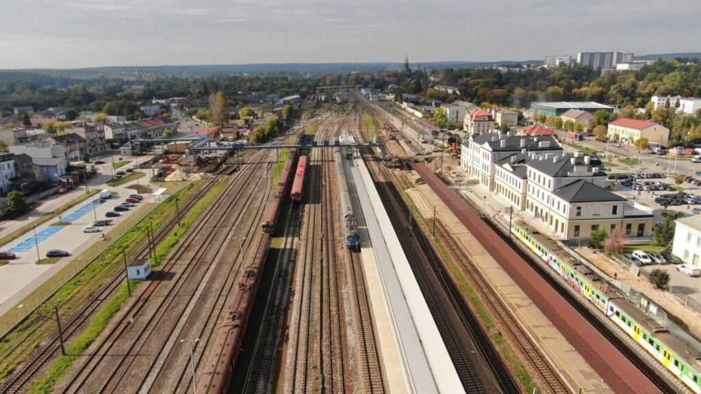 Na stacji Skarżysko-Kamienna trwa budowa przejścia podziemnego i peronów