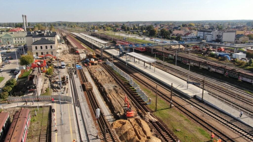 Na stacji Skarżysko-Kamienna trwa budowa przejścia podziemnego i peronów