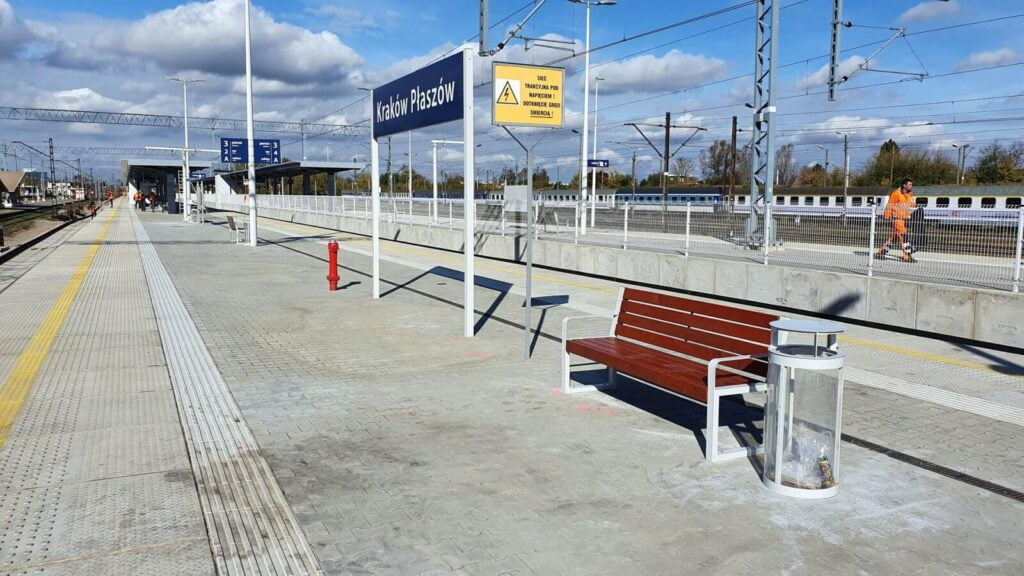 Nowe perony na stacji Kraków Płaszów dostępne dla podróżnych