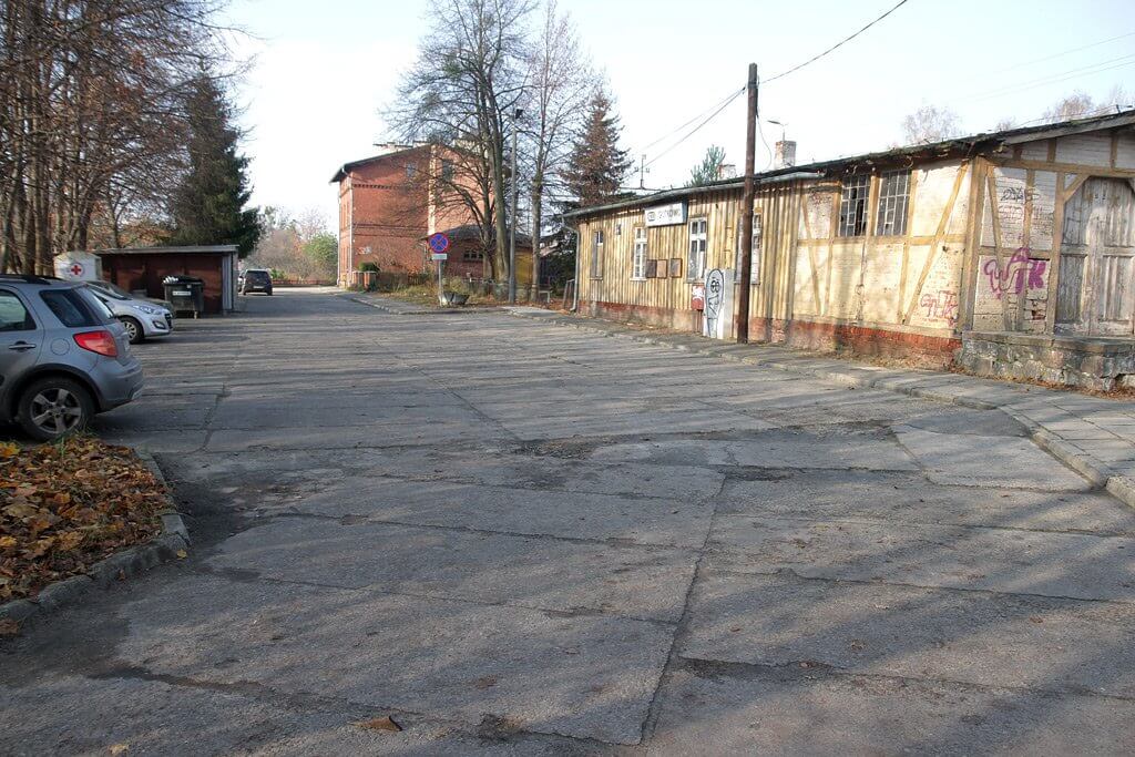 Niszczejący dworzec w Gutkowie – pilny kandydat do odrestaurowania