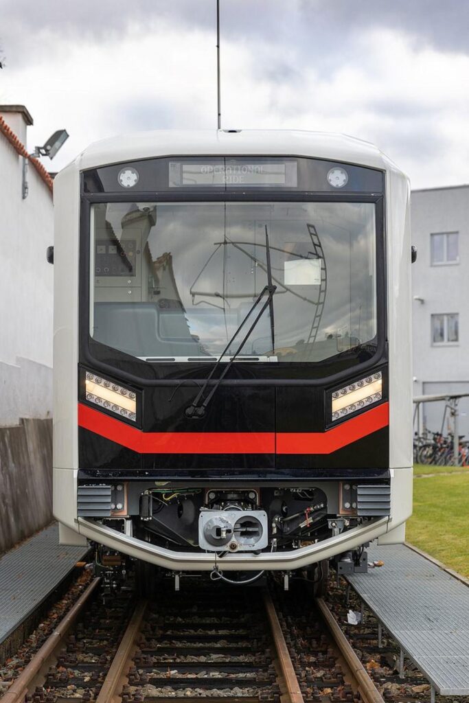 Škoda produkuje pociągi dla warszawskiego metra. Ruszają testy 