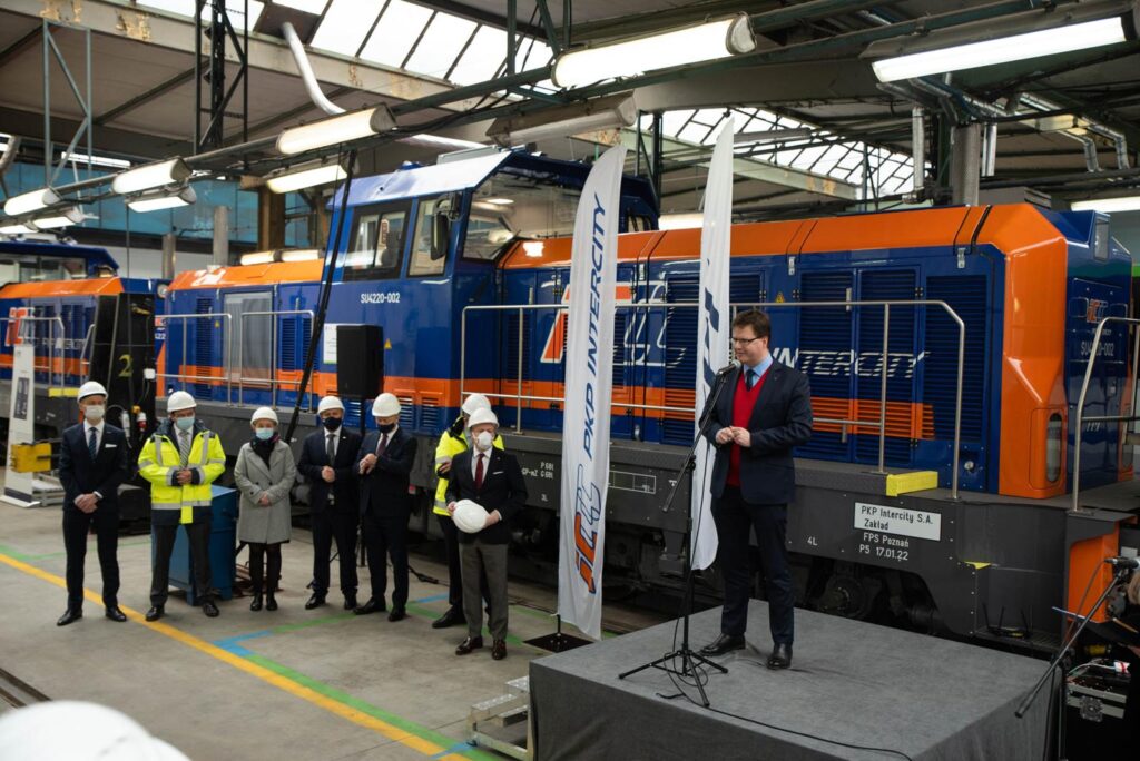 Osiem wagonów od Cegielskiego trafiło do PKP Intercity. To początek dostaw