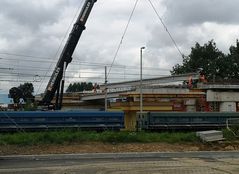 Półmetek inwestycji w Skierniewicach. Główna konstrukcja wiaduktu jest już gotowa