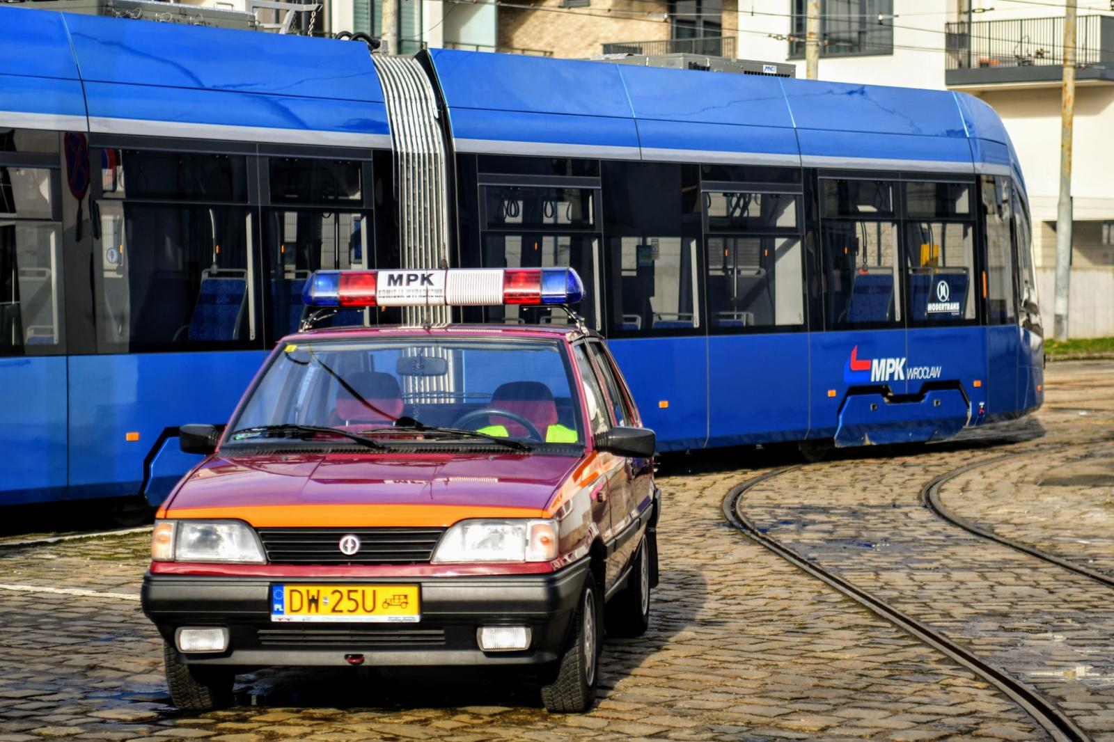 MPK Wrocław przekazało tramwaj oraz żuraw Klubowi Sympatyków Transportu Miejskiego
