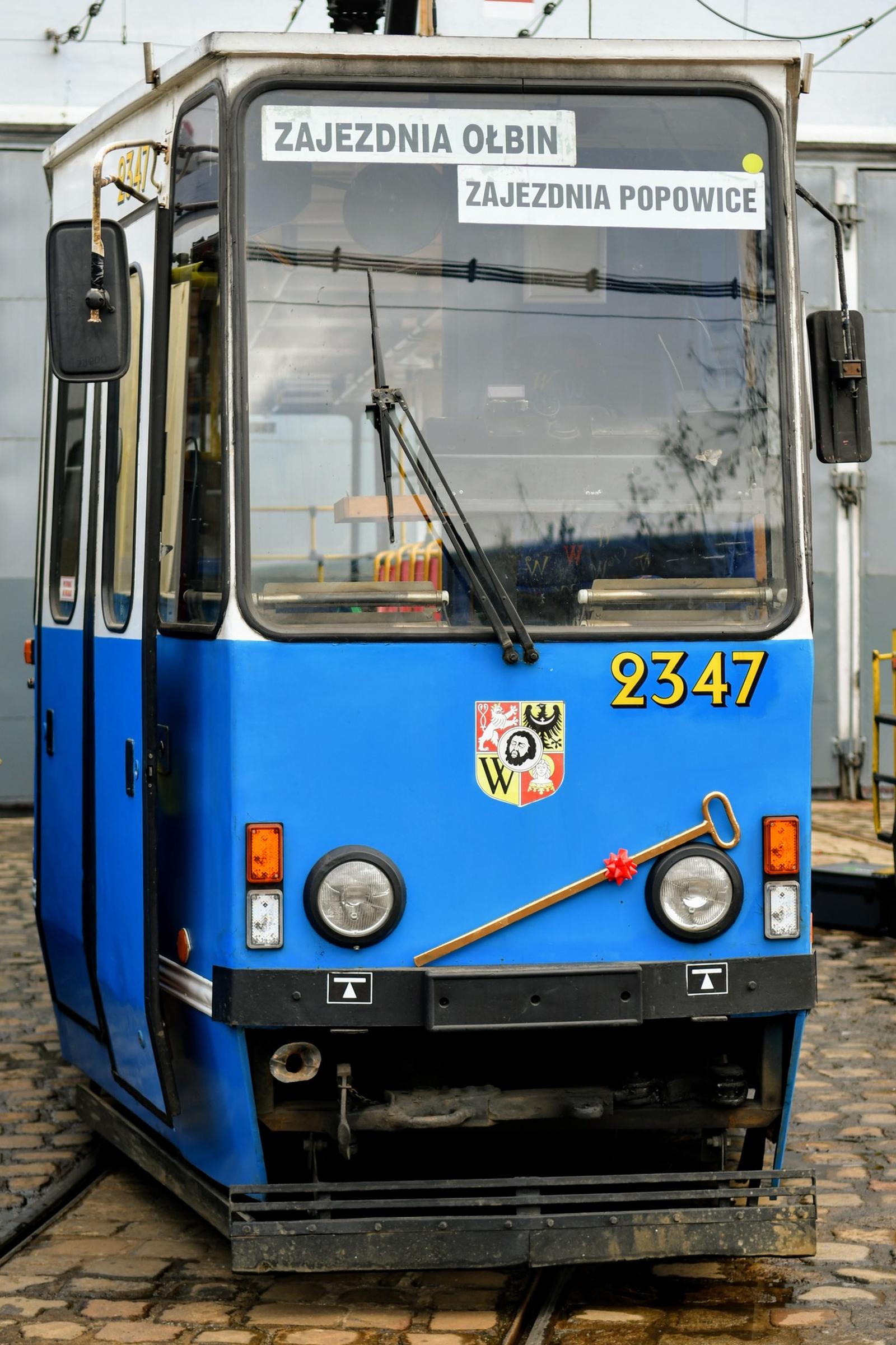 MPK Wrocław przekazało tramwaj oraz żuraw Klubowi Sympatyków Transportu Miejskiego