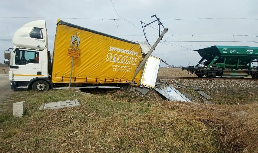 Dobrzykowice Wypadek na przejeździe kolejowym. Utrudnienia w ruchu pociągów na trasie Jelcz-Laskowice – Wrocław 