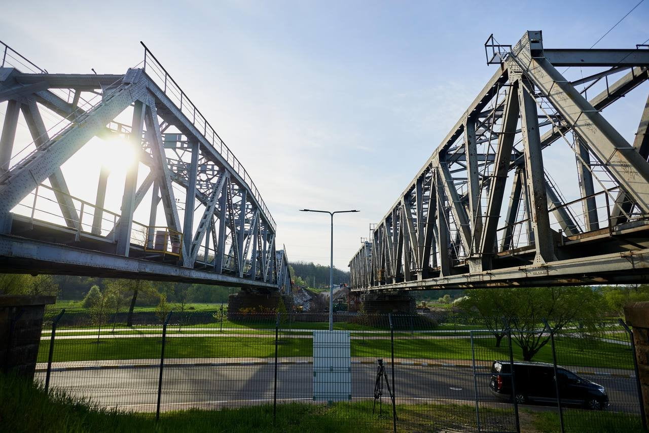Wysadzony most nad rzeką Irpień odbudowano w niecały miesiąc 