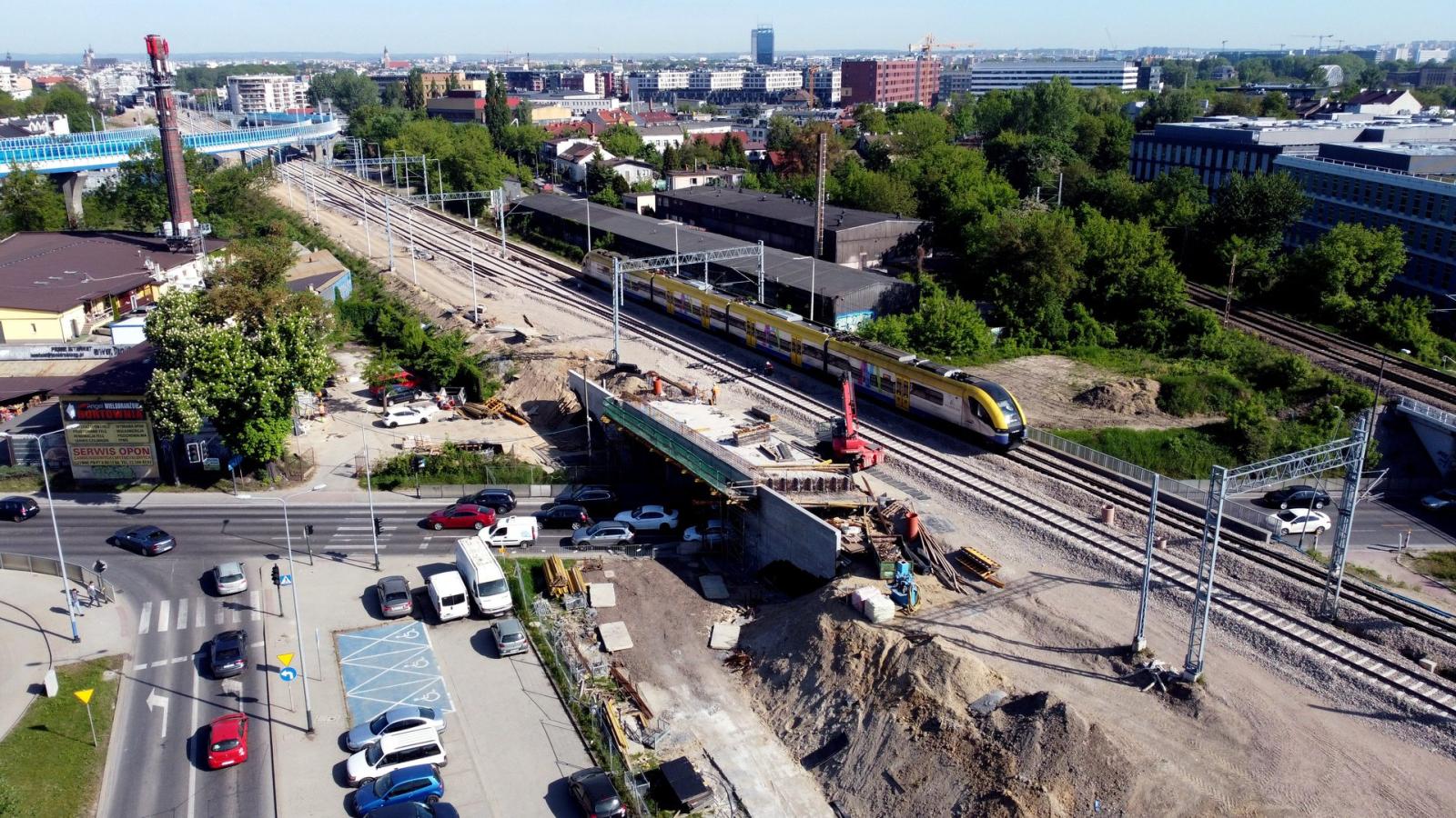  W Krakowie otwarto tor na moście przez Wisłę. Końca całej inwestycji nie widać 