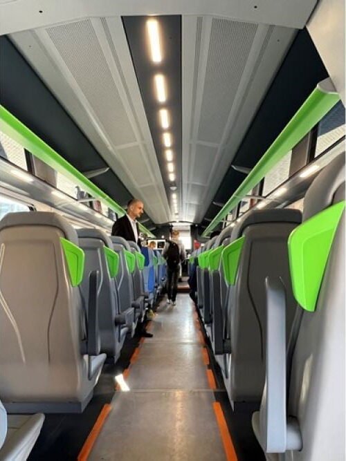 Hitachi Rail prezentuje najnowocześniejszy akumulatorowy pociąg hybrydowy