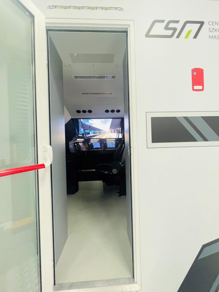 W Centrum Szkolenia Maszynistów zakończono odbiory symulatorów kabinowych dostarczonych przez SIM Factor