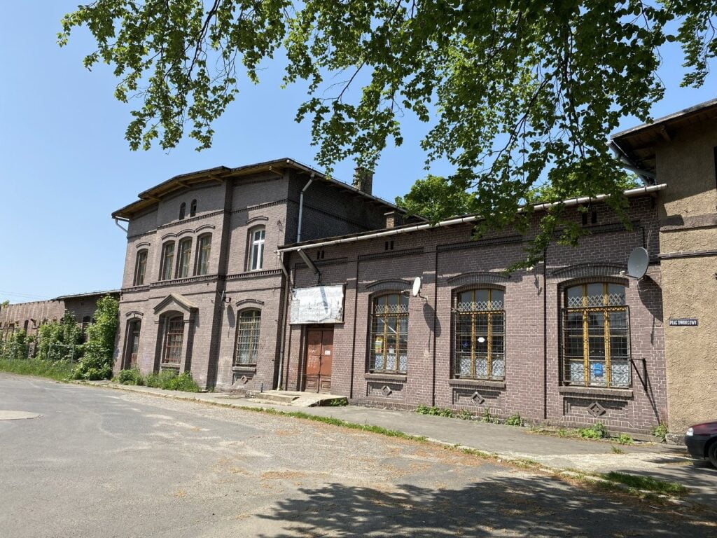 Koleją do Świeradowa-Zdroju po 27 latach przerwy – trwa rewitalizacja jednej z najstarszych linii kolejowych na Dolnym Śląsku
