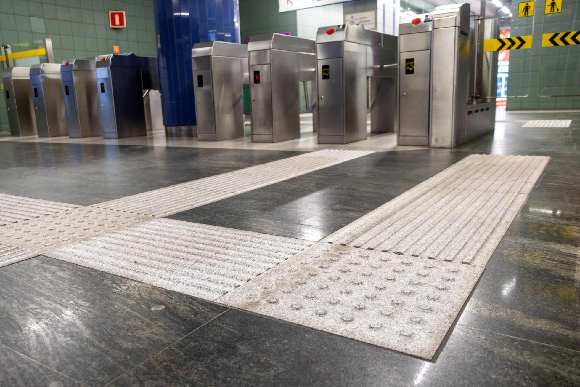 Warszawa: Stacje metra z nowymi oznaczeniami