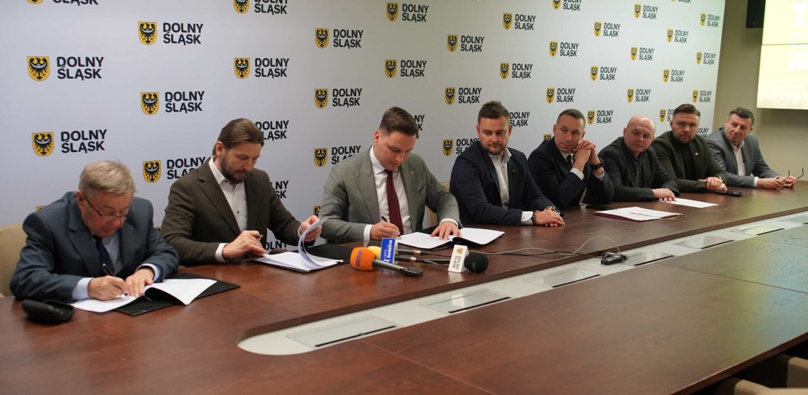 DSDiK podpisała kontrakty na realizację prac na liniach kolejowych nr 310 i 319