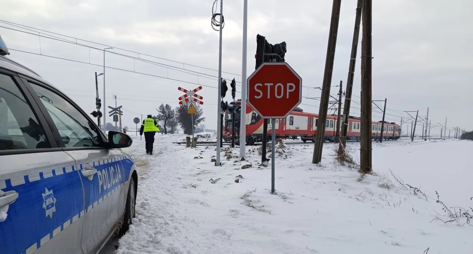 Wielkopolska: Zderzenie pociągu z autem na przejeździe w Chwalibogowie