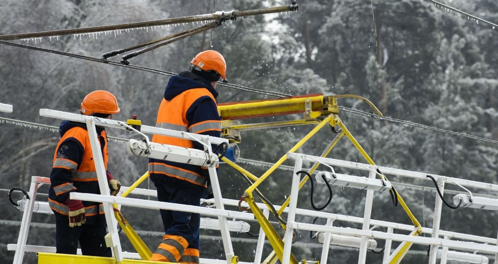 PGE Energetyka Kolejowa i PLK współpracują przy usuwaniu zimowych oblodzeń