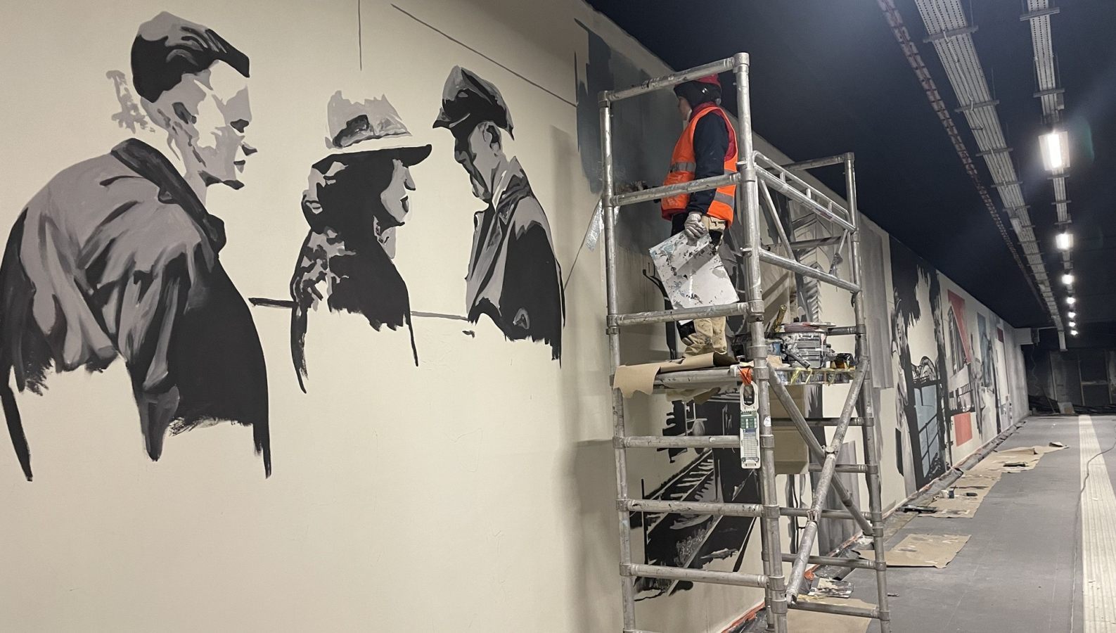 Murale z historią kolei zdobią tunel na Warszawie Gdańskiej