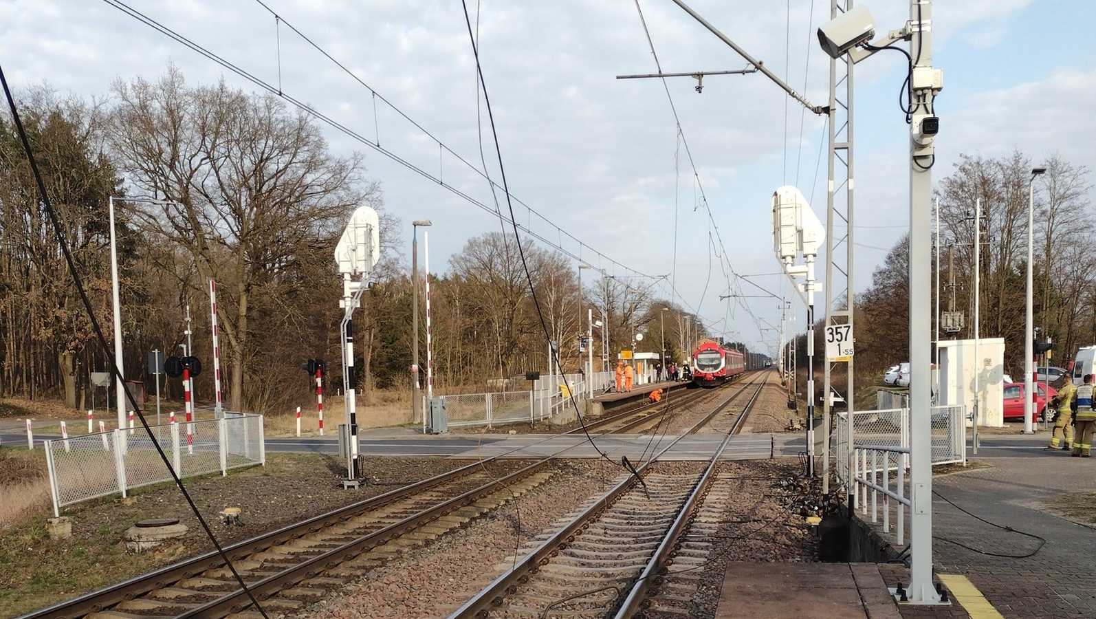 Sątopy: Uszkodził sieć trakcyjną i zbiegł, ale nie od odpowiedzialności. PLK oszacowały straty na 35 tys. zł