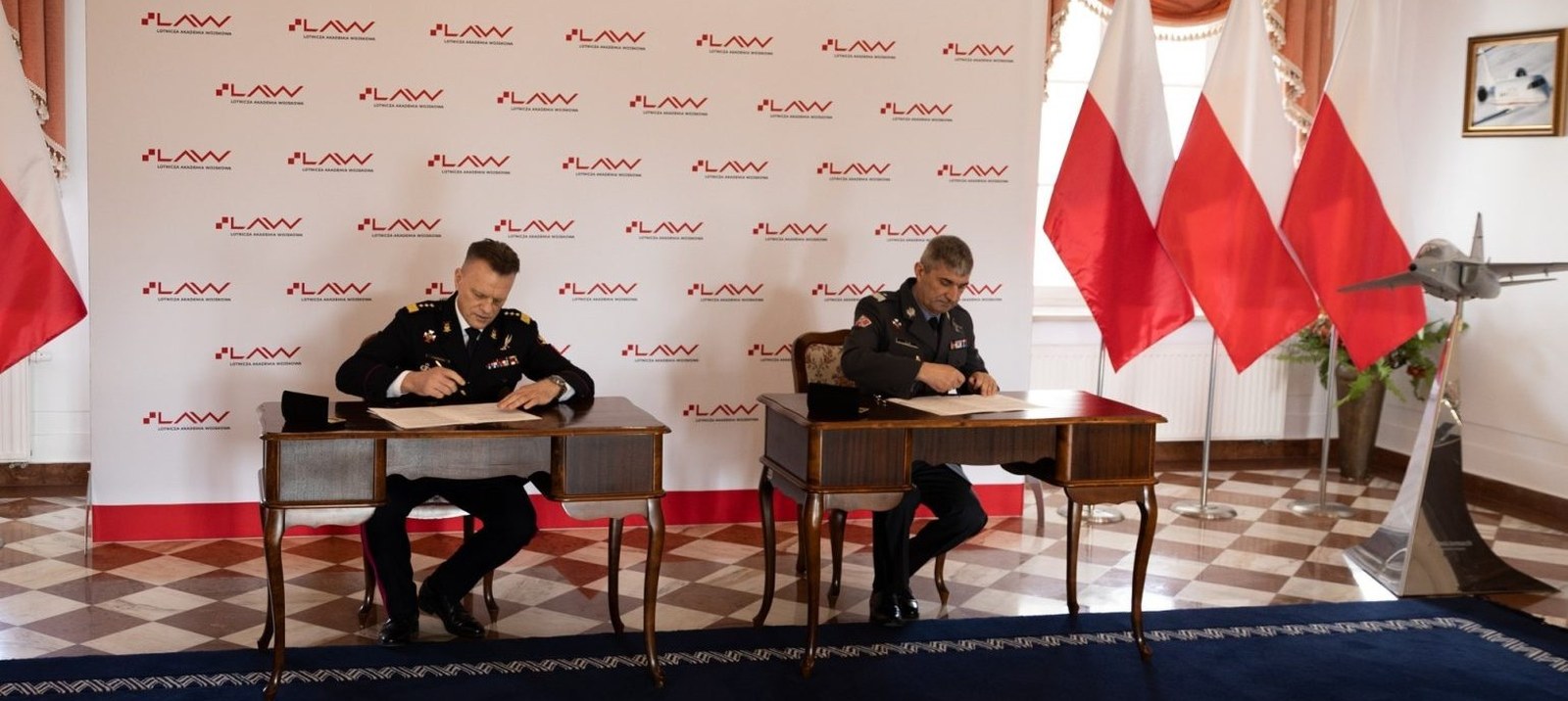 Straż Ochrony Kolei nawiązuje współpracę z Lotniczą Akademią Wojskową