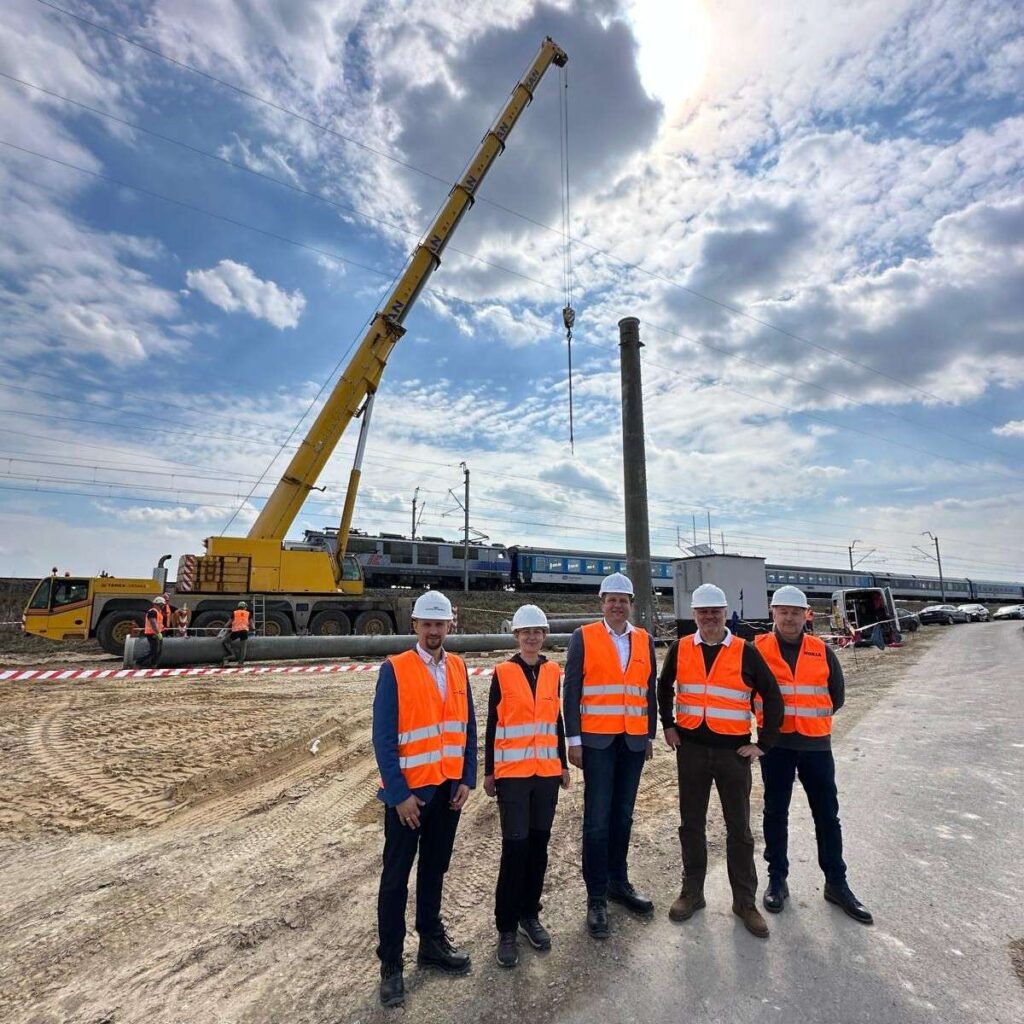 Na CMK powstaje ostatni maszt GSM-R