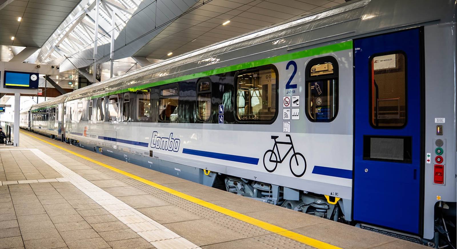 PKP Intercity odebrało 6 zmodernizowanych wagonów COMBO