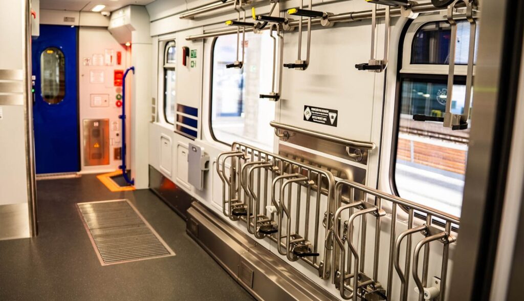 PKP Intercity odebrało 6 zmodernizowanych wagonów COMBO