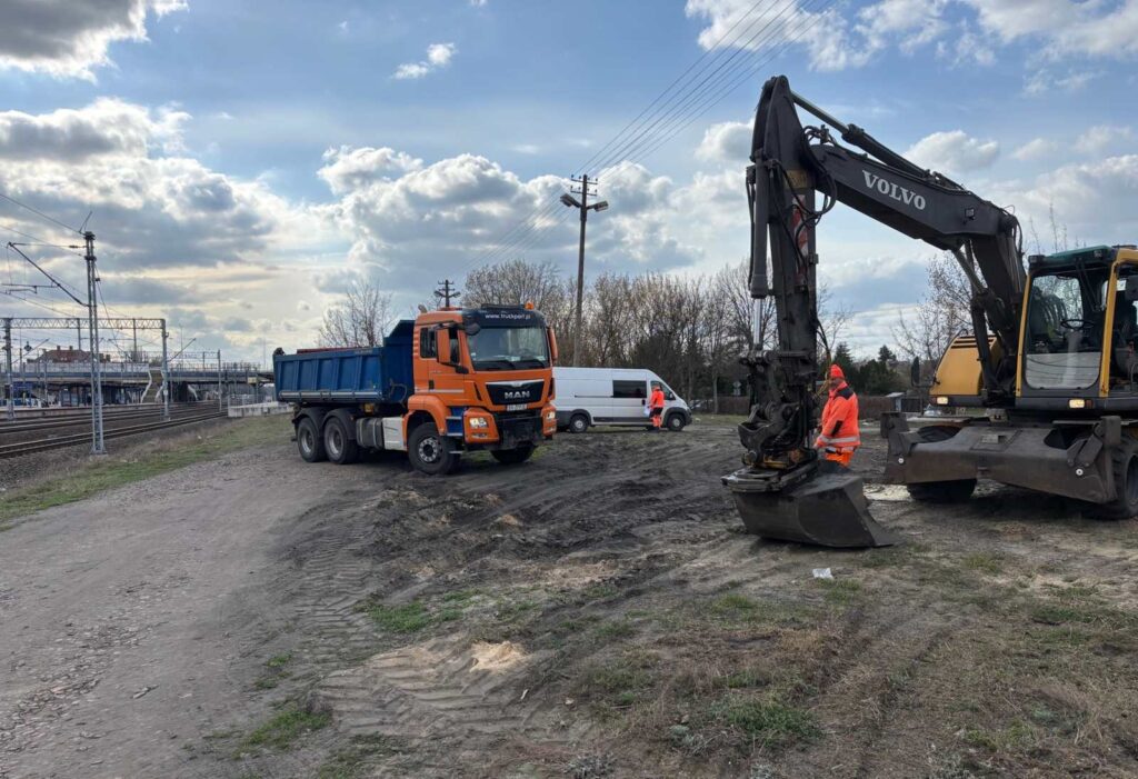 W rejonie stacji Skierniewice powstają parkingi za 2,3 mln zł