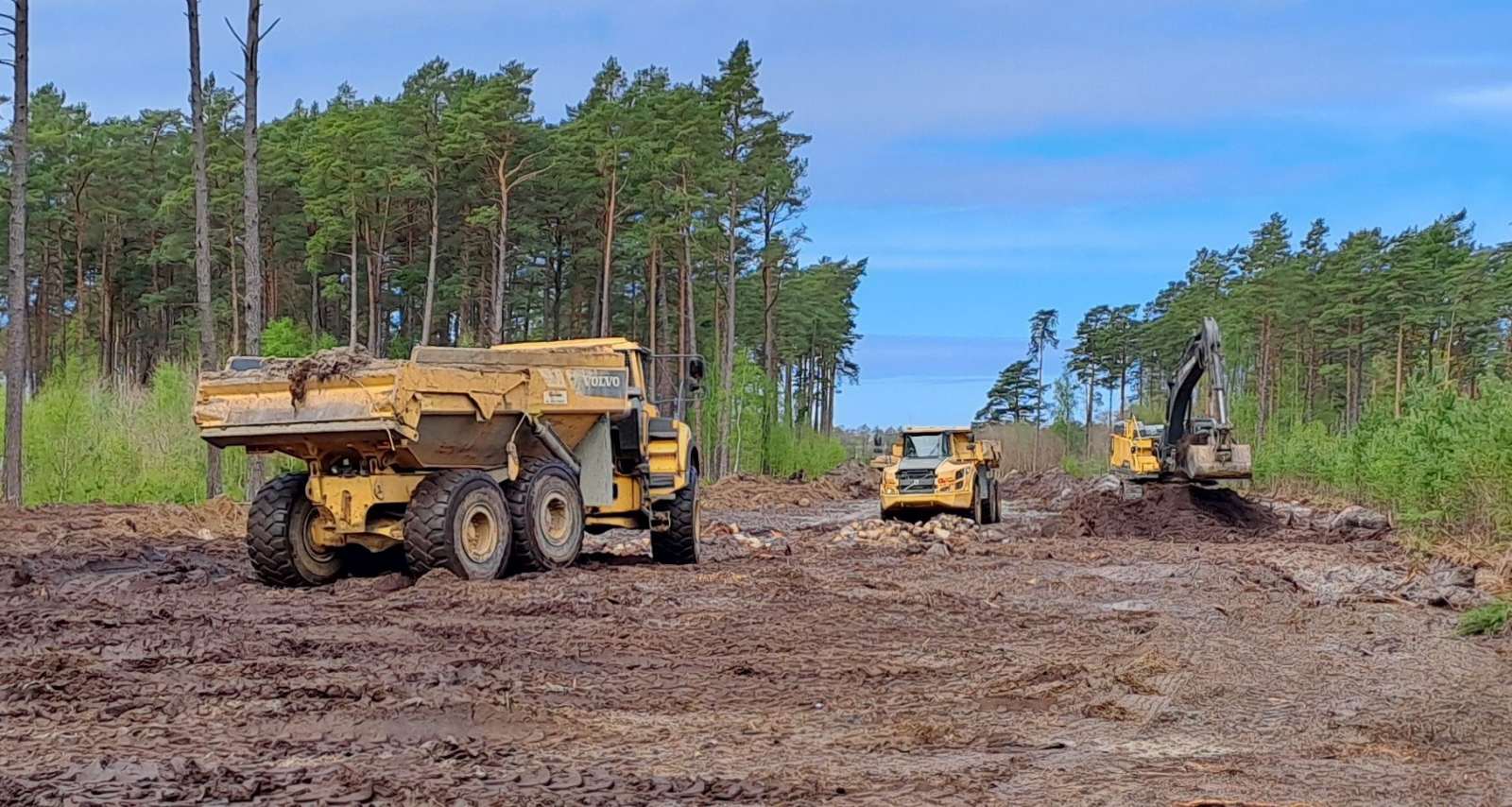 Linia kolejowa do pierwszej polskiej elektrowni jądrowej z systemami Kombudu – umowa z Torpolem podpisana