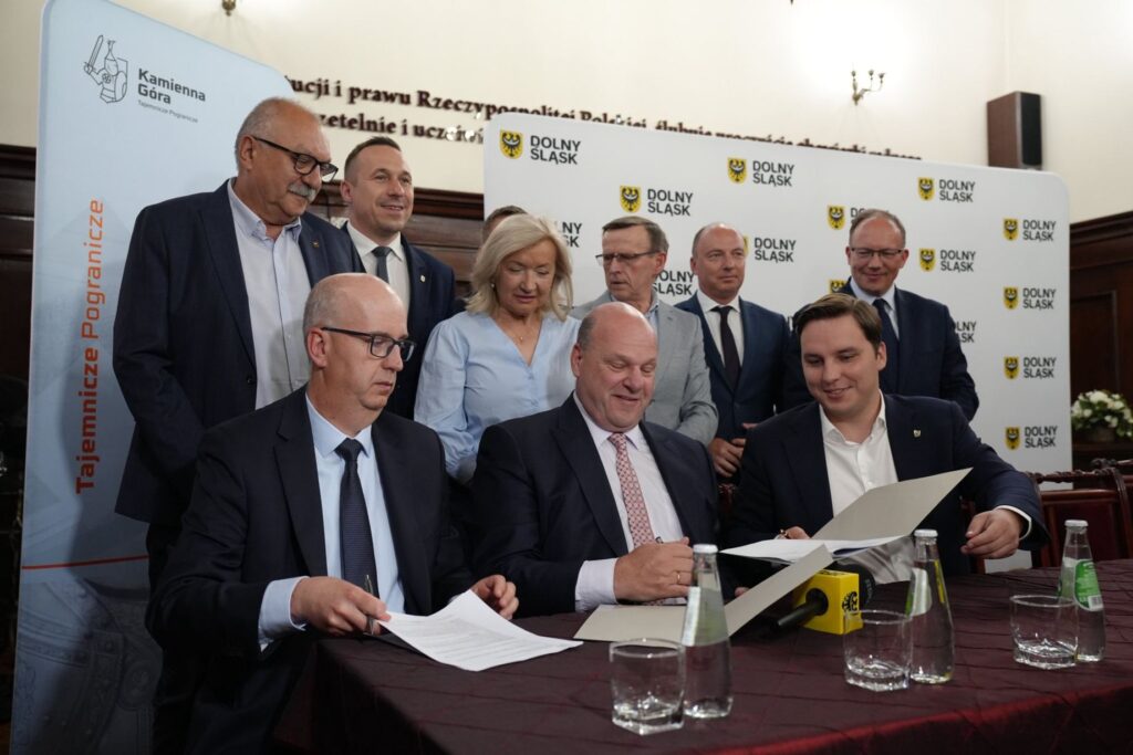 Rewitalizacja trasy Kamienna Góra – Ogorzelec za blisko 44 mln zł – DSDiK zawarła umowę z LWZ