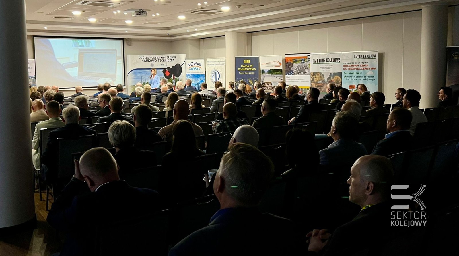 Zawiercie: Trwa XI Ogólnopolska Konferencja Naukowo-Techniczna poświęcona przejazdom kolejowo-drogowym [ZDJĘCIA]
