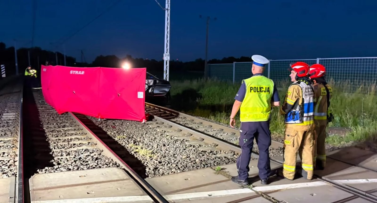 Nekla: Zderzenie drezyny kolejowej z autem na przejeździe. Nie żyje mężczyzna