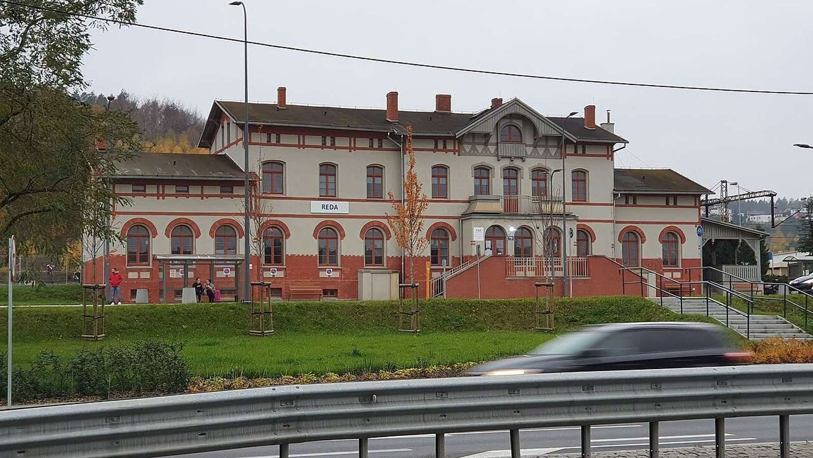 Zabytkowy dworzec w Redzie odzyska funkcję pasażerską