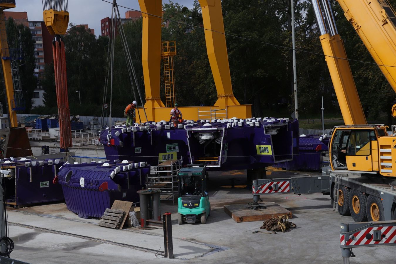 Wszystkie elementy TBM trafiły do Łodzi – rozpoczyna się montaż maszyny, która wydrąży tunel KDP